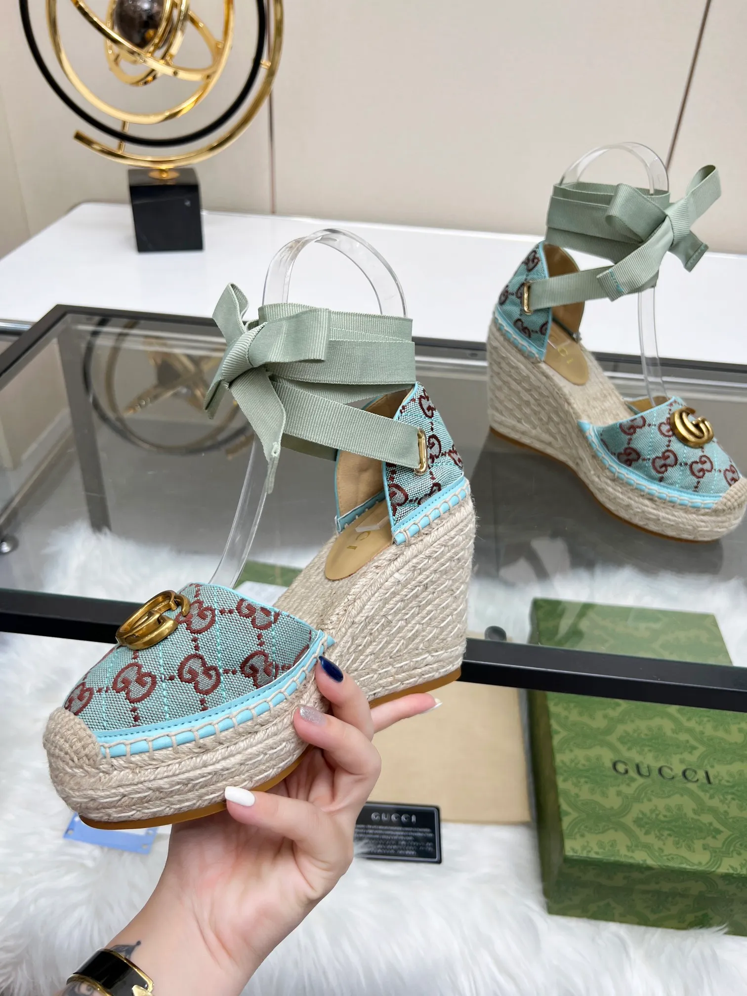 👟👟Ex-factory price 440👟👟 GUCCI wedge fisherman sandals, thick-soled straw, high-end quality, fabric: double G fabric, electric embroidery, lining: mixed sheepskin lining, yardage: 35 ~ 42, color: light blue. Dear new and old customers, the picture has been updated, please transfer the image to change. The upgraded version of the wedge heel currently has more than 40 colors. Transfer the image and sell it.